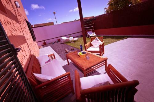7 Island Surf House