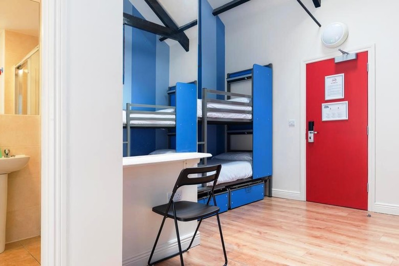 Hostal Sky Backpackers