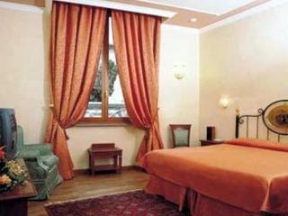 Hotel Jol�