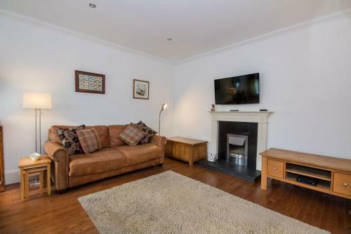 40 Tomnahurich Street Apartment