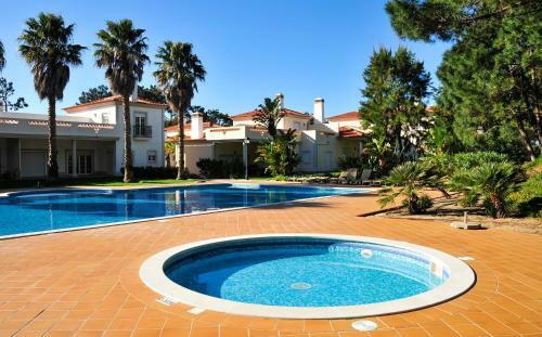 Praia Del Rey Bythe Pools