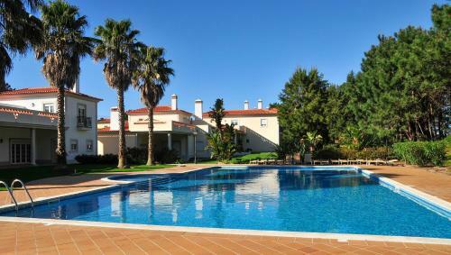Praia Del Rey Bythe Pools