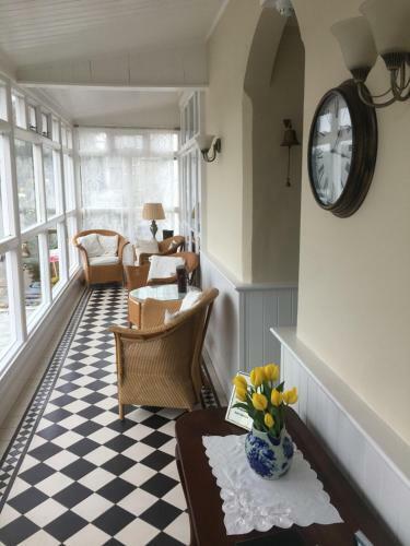 Hostal Dolphin Guest House