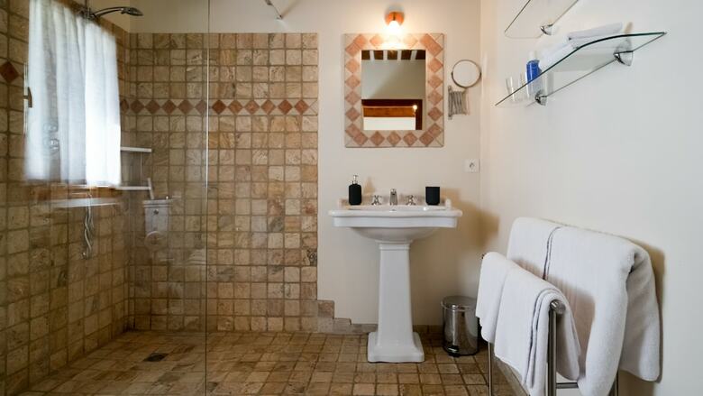 Hostal La Ferme Des Belugues