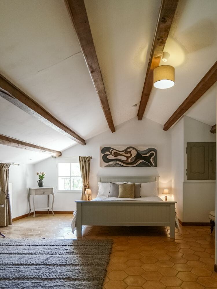 Hostal La Ferme Des Belugues