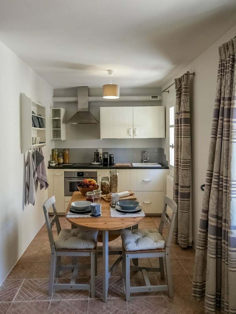 Hostal La Ferme Des Belugues