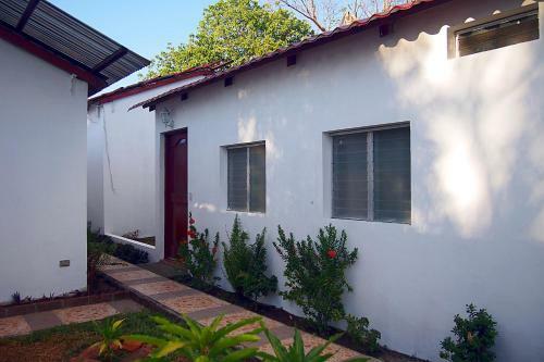 Hotel Island Guesthouse & Caf�