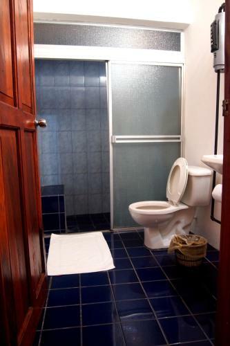 Hotel Island Guesthouse & Caf�