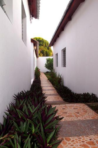 Hotel Island Guesthouse & Caf�
