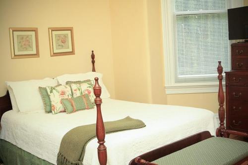 Dupont Mansion Historic Bed And Breakfast