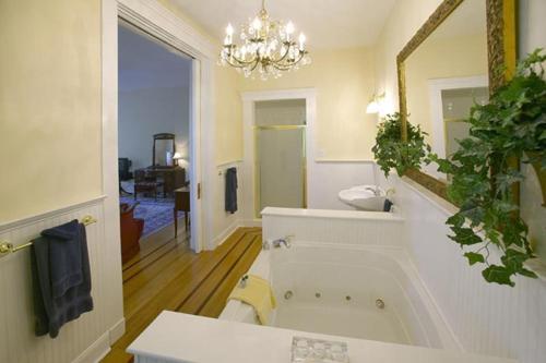 Dupont Mansion Historic Bed And Breakfast