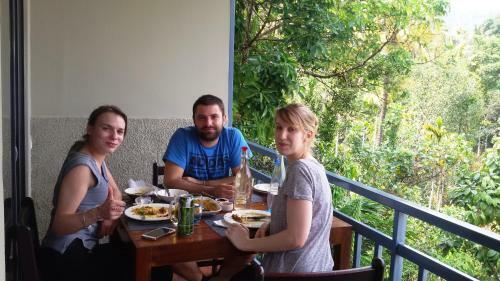 Mistletoe Homestay & Cafe