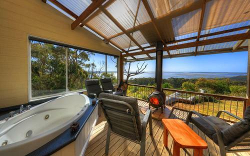 Island View Spa Cottage