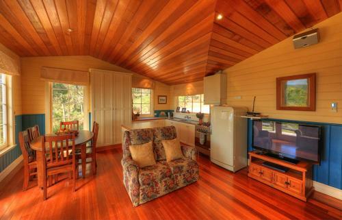 Island View Spa Cottage