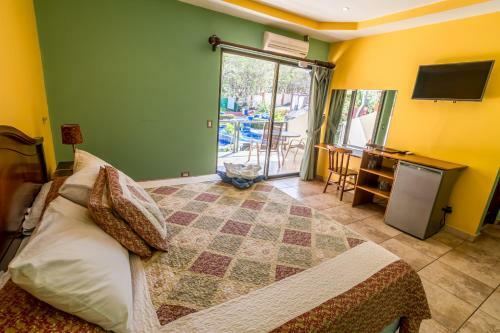 Hostal Villas Playa Hermosa Beach Hotel