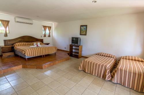Hostal Villas Playa Hermosa Beach Hotel