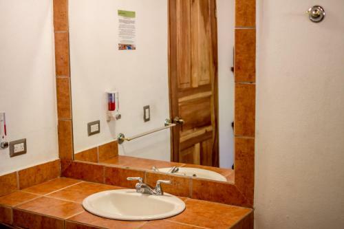 Hostal Villas Playa Hermosa Beach Hotel
