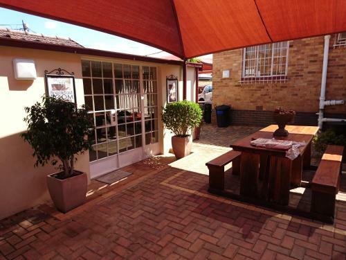 Hostal Razel Lodge