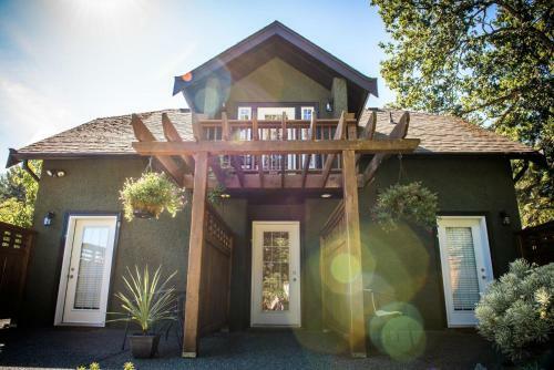 Bed & Breakfast Guest Suites On Benvenuto
