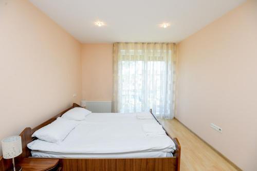 Apartments Sermies?io 3