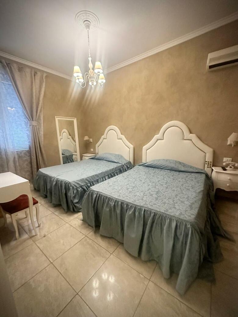 Hotel Calais