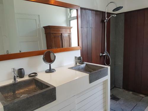 Hostal Habitation Villa Les Cassias