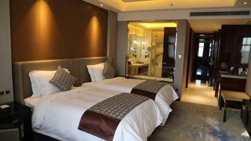 Kaixuanmen Jianguo Hotel