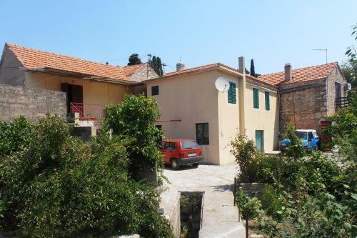 Apartment Vrisnik 4051a