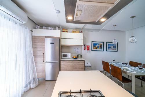 Pebbles, Apartment 1