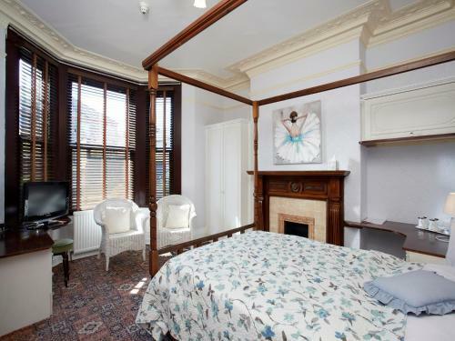 Bed & Breakfast Fourposter Lodge