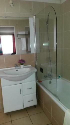 Hostal Phomolo Guest House