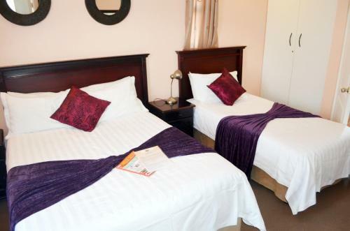 Hostal Phomolo Guest House