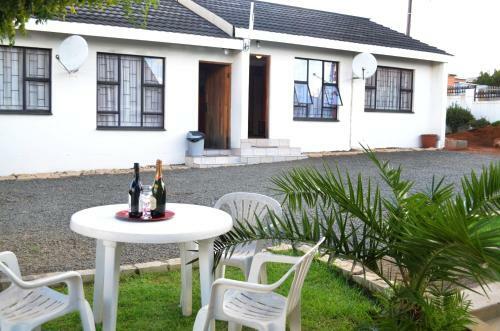 Hostal Phomolo Guest House