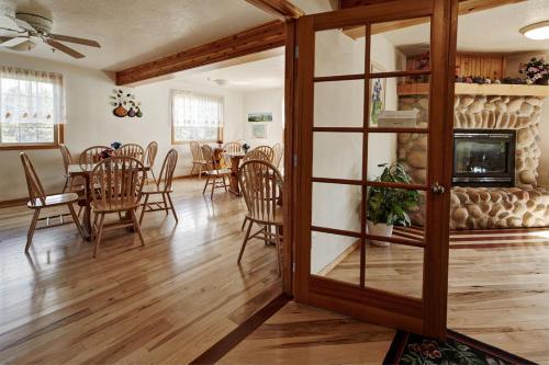 Hotel Columbine Inn And Suites