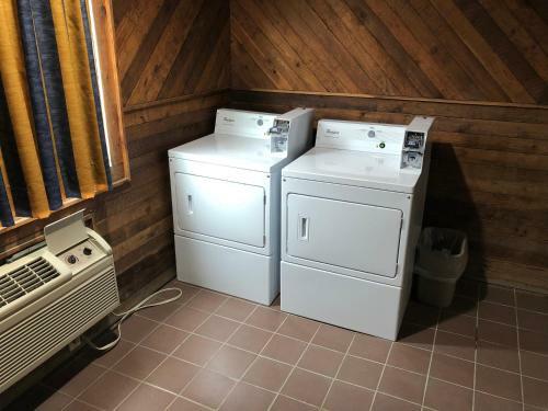 Hotel Denison Inn & Suites