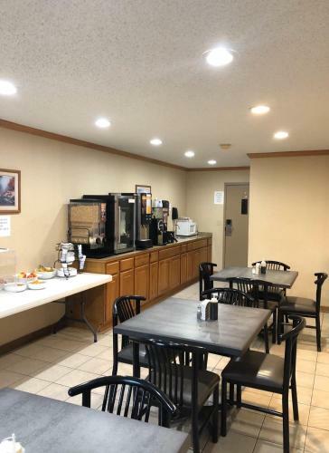 Hotel Denison Inn & Suites