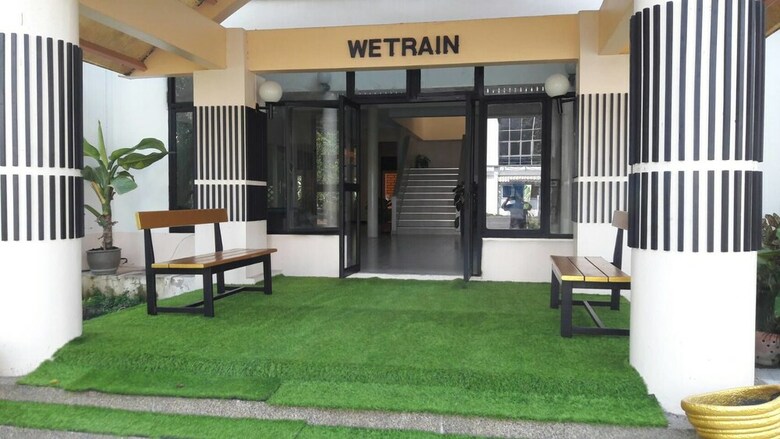 Albergue We Train Hotel Donmuang
