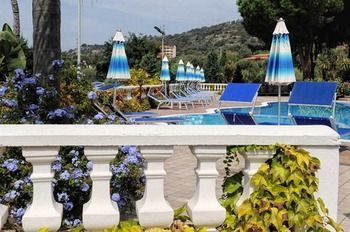 Villaggio Hotel Pineta Petto Bianco