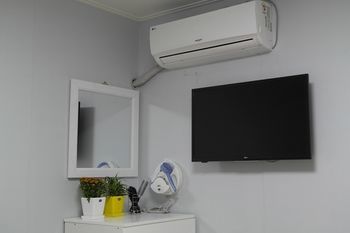 Sun And Moon Guest House - Hostel
