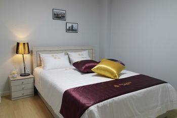Sun And Moon Guest House - Hostel