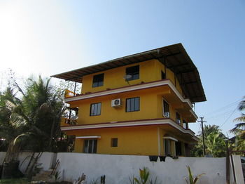 Hotel Mandrem Beach Guest House Goa