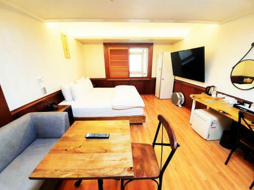 Uneed Hotel