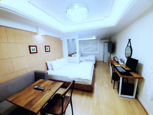 Uneed Hotel