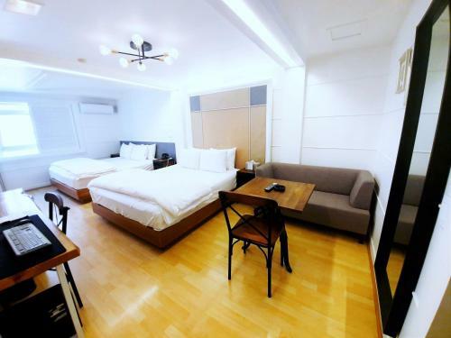 Uneed Hotel