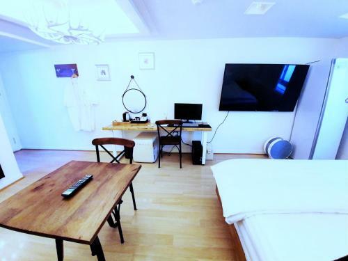 Uneed Hotel