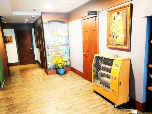 Uneed Hotel