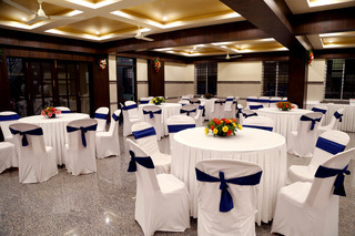 Hotel Raj Vista - Suites & Convention