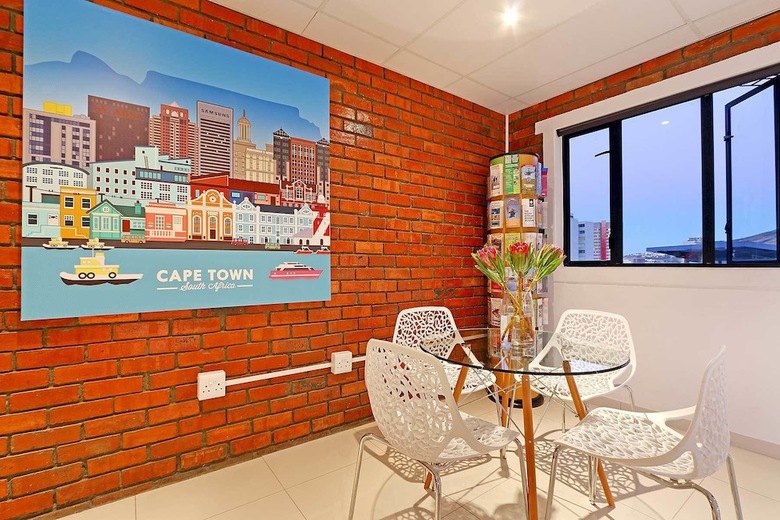 Happy Rhino Hotel