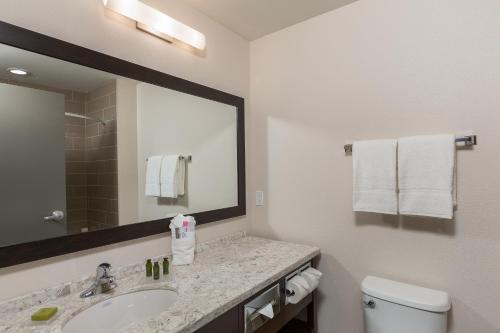 Best Western Plus Chestermere Hotel