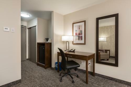Best Western Plus Chestermere Hotel